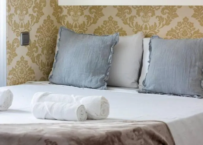 Cozy Centric- 1Bd 1Bt- Sol-Plaza Mayor